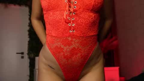 Snapshot of angel_wow_ chatting on 11-28-25, 08:33 Anysia online show from 11-28-25, 08:33