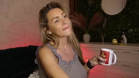 Anysia online show from 12-16-25, 05:23