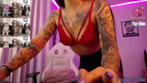 Snapshot of angela_lauren chatting on 12-20-24, 12:52 Angela online show from 12-20-24, 12:52