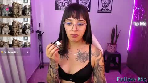 Snapshot of angela_lauren chatting on 02-25-25, 03:42 Angela online show from 02-25-25, 03:42