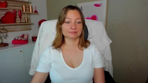 Snapshot of angela_samt chatting on 06-10-26, 05:39 Angela online show from 06-10-26, 05:39