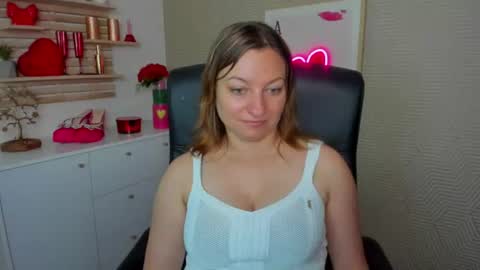 Snapshot of angela_samt chatting on 06-12-26, 05:50 Angela online show from 06-12-26, 05:50