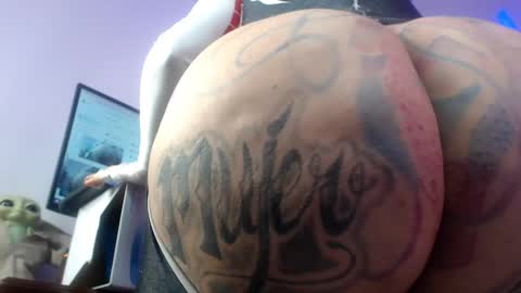 Snapshot of angelacianuro_2 chatting on 12-28-24, 01:29 Angela Cianuro online show from 12-28-24, 01:29