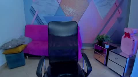 Angela online show from 11-05-25, 04:01