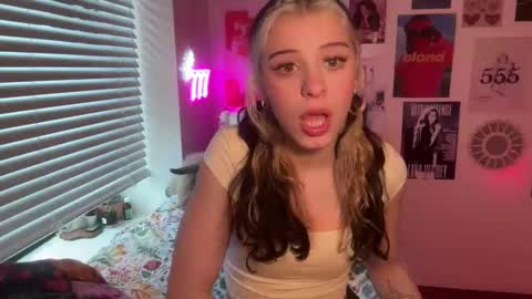 Snapshot of angelalex29 chatting on 02-01-26, 01:20 Alex online show from 02-01-26, 01:20