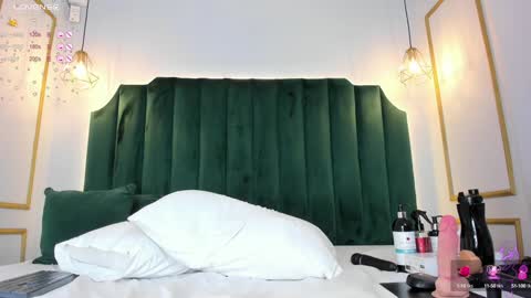 Snapshot of angelaluxi chatting on 12-14-24, 03:36 Angela online show from 12-14-24, 03:36