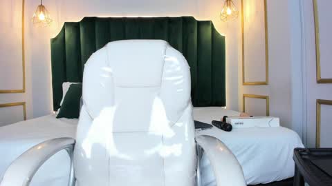 Snapshot of angelaluxi chatting on 12-23-24, 03:01 Angela online show from 12-23-24, 03:01