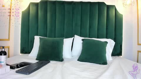 Snapshot of angelaluxi chatting on 02-08-25, 08:32 Angela online show from 02-08-25, 08:32