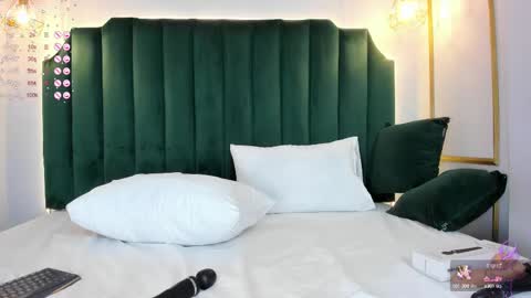 Snapshot of angelaluxi chatting on 02-12-25, 08:29 Angela online show from 02-12-25, 08:29