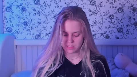 Snapshot of angelanty chatting on 05-20-26, 04:24 Darsi Anty online show from 05-20-26, 04:24