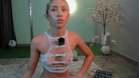 Snapshot of angelbae_ chatting on 06-11-26, 12:32 AngelBae online show from 06-11-26, 12:32