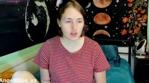 Snapshot of angelbliss_xx chatting on 11-20-25, 11:04 Angel online show from 11-20-25, 11:04
