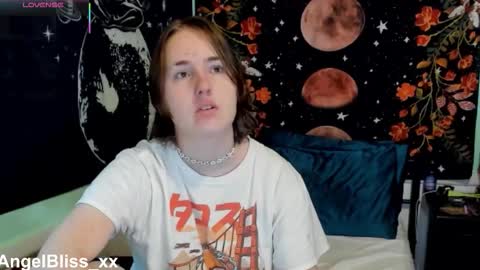 Snapshot of angelbliss_xx chatting on 12-01-25, 02:55 Angel online show from 12-01-25, 02:55