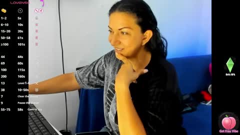 Snapshot of angelblue972344 chatting on 05-10-26, 06:35 angel online show from 05-10-26, 06:35