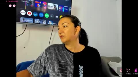 Snapshot of angelblue972344 chatting on 06-01-26, 01:46 angel online show from 06-01-26, 01:46