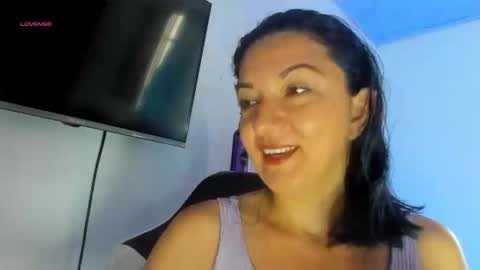 Snapshot of angelblue972344 chatting on 06-08-26, 02:39 angel online show from 06-08-26, 02:39