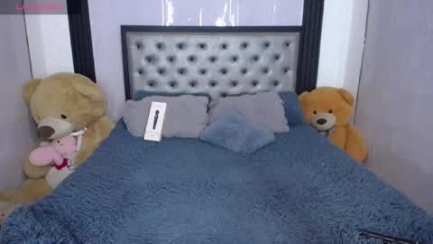 Snapshot of angelcamgirl20 chatting on 05-21-26, 05:25 angel online show from 05-21-26, 05:25