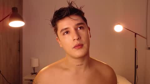 Snapshot of angelcossio chatting on 11-06-25, 01:17 Angel online show from 11-06-25, 01:17