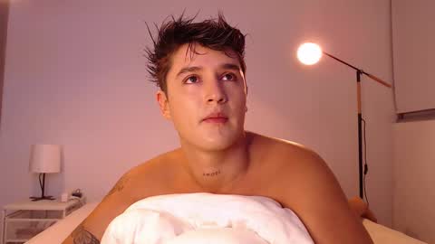 Snapshot of angelcossio chatting on 11-11-25, 01:05 Angel online show from 11-11-25, 01:05