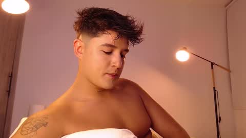 Snapshot of angelcossio chatting on 11-14-25, 12:42 Angel online show from 11-14-25, 12:42