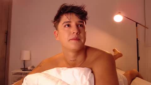 Snapshot of angelcossio chatting on 11-22-25, 12:53 Angel online show from 11-22-25, 12:53