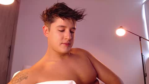 Snapshot of angelcossio chatting on 11-26-25, 06:53 Angel online show from 11-26-25, 06:53