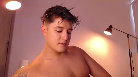 Snapshot of angelcossio chatting on 12-01-25, 08:03 Angel online show from 12-01-25, 08:03