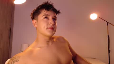 Snapshot of angelcossio chatting on 01-11-26, 01:21 Angel online show from 01-11-26, 01:21