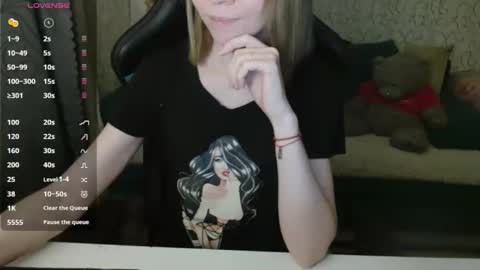 Snapshot of angelcute32 chatting on 10-26-25, 03:18 AngelCute32 online show from 10-26-25, 03:18