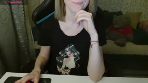 Snapshot of angelcute32 chatting on 10-27-25, 03:16 AngelCute32 online show from 10-27-25, 03:16