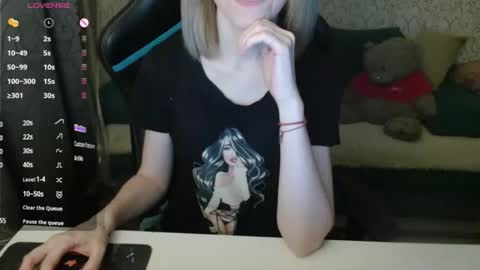 Snapshot of angelcute32 chatting on 11-03-25, 03:57 AngelCute32 online show from 11-03-25, 03:57