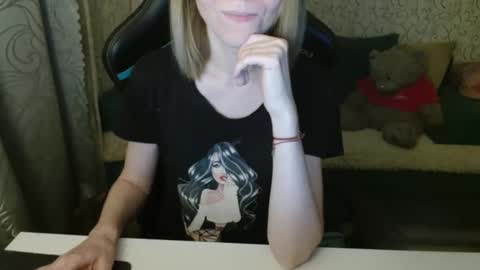 Snapshot of angelcute32 chatting on 11-13-25, 03:33 AngelCute32 online show from 11-13-25, 03:33