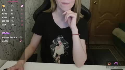 Snapshot of angelcute32 chatting on 04-12-26, 04:45 AngelCute32 online show from 04-12-26, 04:45