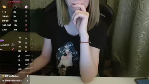 Snapshot of angelcute32 chatting on 04-13-26, 05:29 AngelCute32 online show from 04-13-26, 05:29