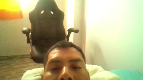 Snapshot of angeldavid90 chatting on 12-21-25, 11:28 angeldavid90 online show from 12-21-25, 11:28