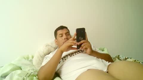 Snapshot of angeldavid90 chatting on 02-11-26, 02:11 angeldavid90 online show from 02-11-26, 02:11
