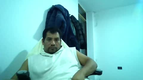 Snapshot of angeldavid90 chatting on 05-10-26, 03:01 angeldavid90 online show from 05-10-26, 03:01