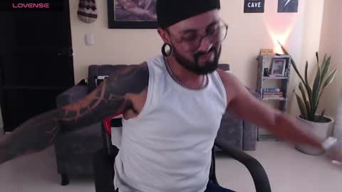 Snapshot of angelfade666 chatting on 05-25-26, 04:24 Miguel Angel online show from 05-25-26, 04:24