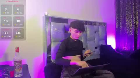 Snapshot of angelfoxx_7 chatting on 08-08-26, 04:14 Foxxx Angel online show from 08-08-26, 04:14