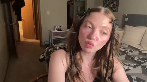 Princess Peach online show from 01-10-25, 02:04