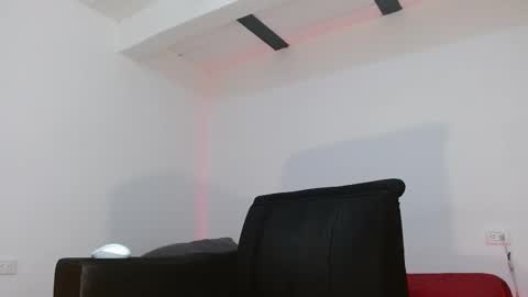 Snapshot of angelhil chatting on 11-14-25, 02:32 Angel of littlebandido online show from 11-14-25, 02:32