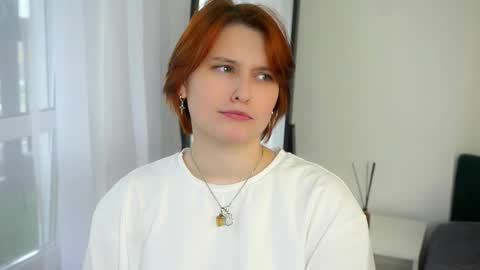 Snapshot of angeliastouffer chatting on 10-27-25, 08:18 Viola online show from 10-27-25, 08:18