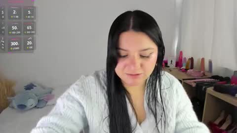 Snapshot of angelic_cat_ chatting on 09-17-25, 05:14 online show from 09-17-25, 05:14