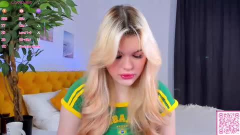 Snapshot of angelic_pricess chatting on 03-21-26, 01:21 Emma online show from 03-21-26, 01:21