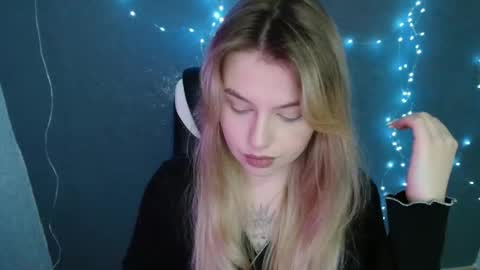 angelicablanch online show from 11-20-25, 08:30