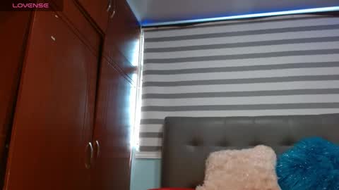 Snapshot of angelicfoxx_ chatting on 06-04-26, 04:35 Anelic online show from 06-04-26, 04:35
