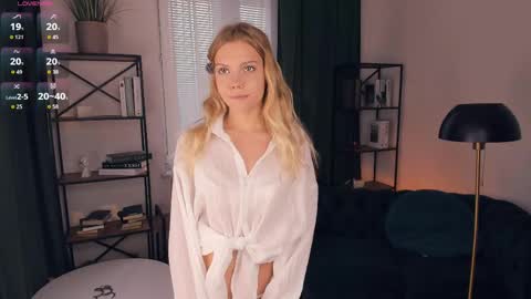Snapshot of angelinahass chatting on 05-29-26, 08:34 Alice WOW online show from 05-29-26, 08:34