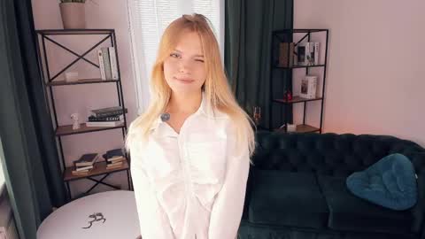 Snapshot of angelinahass chatting on 05-30-26, 09:06 Alice WOW online show from 05-30-26, 09:06
