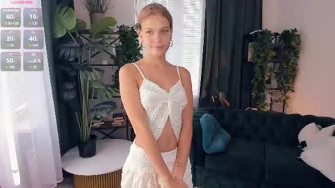 Snapshot of angelinahass chatting on 08-01-26, 09:08 Alice WOW online show from 08-01-26, 09:08