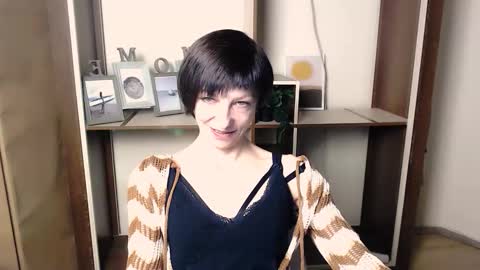 Angelina online show from 11-15-25, 08:22